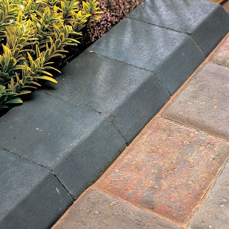 Bradstone SK Small Kerb - Charcoal 100x125x125mm